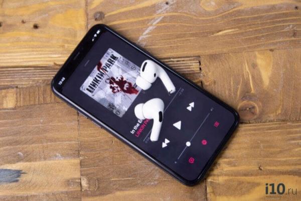 iPhone и AirPods