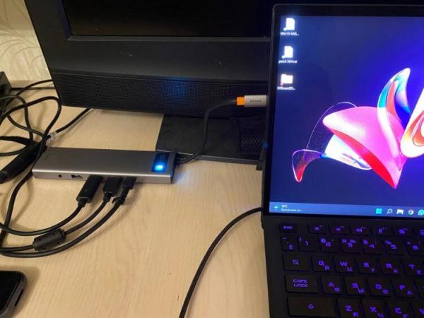 Адаптер переходник USB-C. Хаб еще и выглядит очень стильно. Фото.