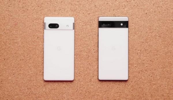 Google Pixel 6a или Pixel 7a — какой купить. Pixel 6a находится справа, а Pixel 7a — слева. Google Pixel 6a или Pixel 7a — какой купить. Pixel 6a находится справа, а Pixel 7a — слева. Фото.