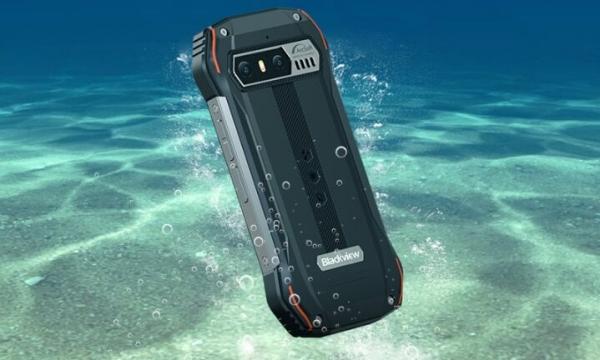 Противоударный и водонепроницаемый смартфон. Сложно придумать хоть одно испытание, которое бы этот смартфон не смог пройти. Фото.