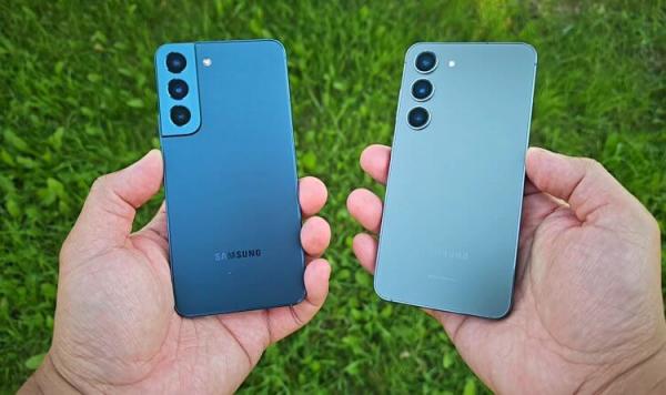 Компактные смартфоны Самсунг. Galaxy S22 (слева) и Galaxy S23 (справа) — очень маленькие смартфоны по нынешним меркам. Компактные смартфоны Самсунг. Galaxy S22 (слева) и Galaxy S23 (справа) — очень маленькие смартфоны по нынешним меркам. Фото.