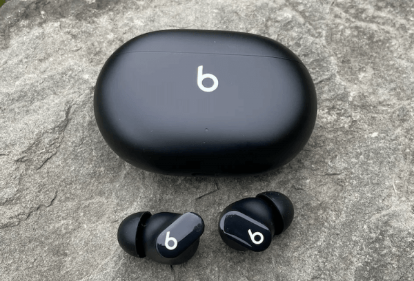 Beats Studio Buds — альтернатива AirPods от Apple. Beats Studio Buds. Фото.