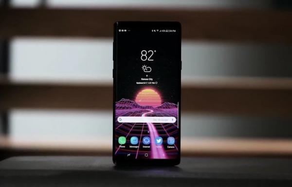 Как определить разрешение экрана. Фактически, AMOLED-матрицы имеют на 33% меньше субпикселей при одинаковом разрешении. Фото: Android Authority. Фото.