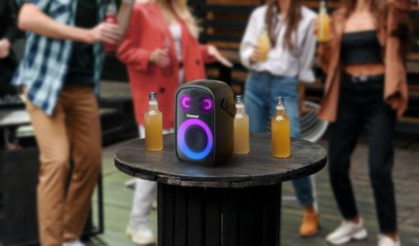 Tronsmart Halo 100 — колонка для вечеринок. Лучшая колонка для вечеринок в большом доме или на открытом воздухе. Фото.