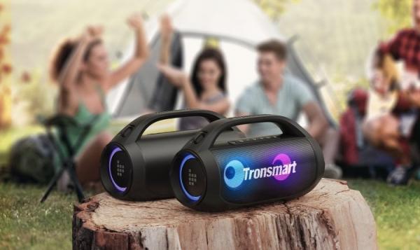 Tronsmart Bang SE — колонка для отдыха на природе. Громкая модель с визуализатором. Фото.