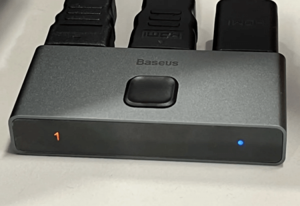 Переключатель HDMI. На передней панели есть индикация выбора выхода. Переключатель HDMI. На передней панели есть индикация выбора выхода. Фото.