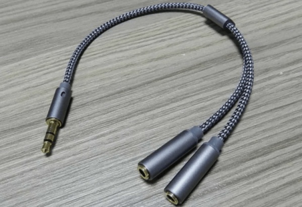 Товары для дома и не только с AliExpress, которые можно купить и после конца распродажи. Разветвитель для наушников. Фото.