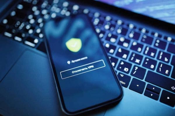 Кто проверяет приложения на безопасность. Иногда лучше отключать VPN и пользоваться сетью без него. Источник: Коммерсант. Кто проверяет приложения на безопасность. Иногда лучше отключать VPN и пользоваться сетью без него. Источник: Коммерсант. Фото.