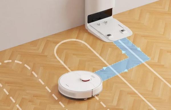 Dreame D10 Plus — робот-пылесос с влажной уборкой. Dreame D10 Plus автоматически опустошает свой мусоросборник. Dreame D10 Plus — робот-пылесос с влажной уборкой. Dreame D10 Plus автоматически опустошает свой мусоросборник. Фото.