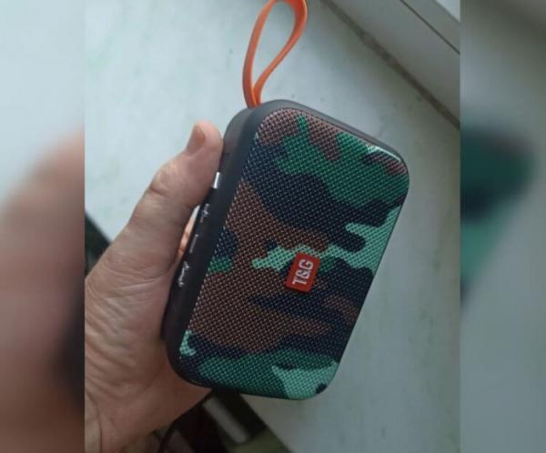 Хорошая блютуз-колонка. Недорогая колонка звучит лучше, чем JBL, а стоит очень дешево! Фото.