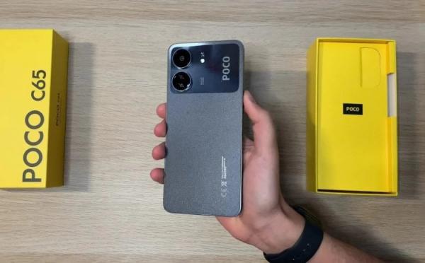 POCO C65 — смартфон до 10 тысяч рублей. Доступный смартфон с классными характеристиками. Фото: Stevegiovs. Фото.