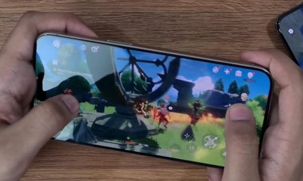 Snapdragon 8 Gen 3 и Apple A17 Pro в играх. Производительность в играх на плюс-минус одинаковом уровне. Фото: TechDroider. Snapdragon 8 Gen 3 и Apple A17 Pro в играх. Производительность в играх на плюс-минус одинаковом уровне. Фото: TechDroider. Фото.