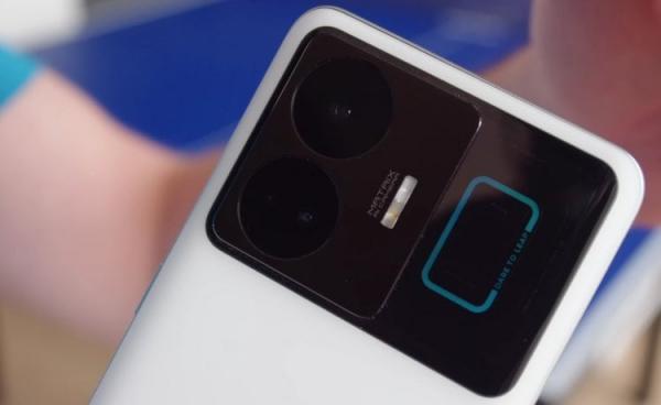 Минусы флагманов realme. Флагманы realme — дорогие, но точно не самые крутые смартфоны. Фото: GSMArena Official. Фото.