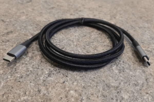 Качественный USB-провод Ugreen. Не стоит экономить на кабелях. Качественный USB-провод Ugreen. Не стоит экономить на кабелях. Фото.