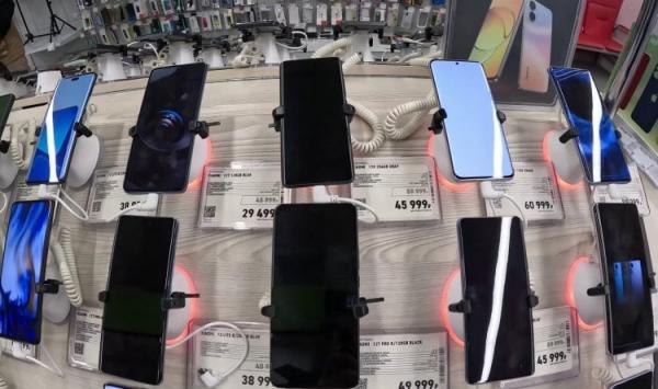 Где лучше покупать смартфон. Всегда сравнивайте цены в разных магазинах. Фото: Простые Технологии. Фото.