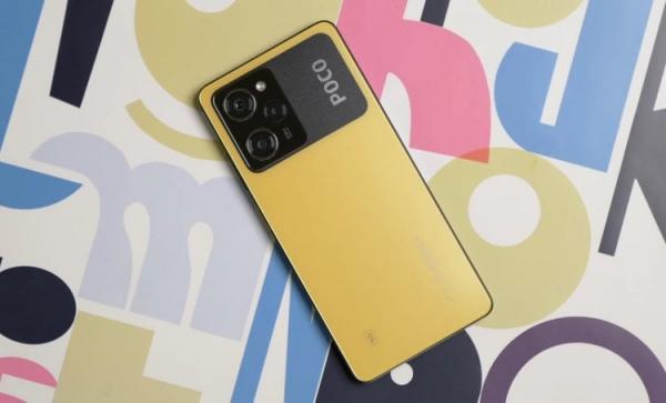 Отличия POCO от Redmi. POCO X5 Pro 5G выполнен в классическом для бренда дизайне. Фото: GSMArena Official. Фото.