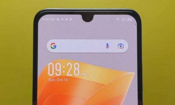 Смартфоны с лучшей фронтальной камерой. Селфи-камера Infinix ZERO 20 вписана в здоровенную каплю. Фото: Eugoson Quorch. Фото.