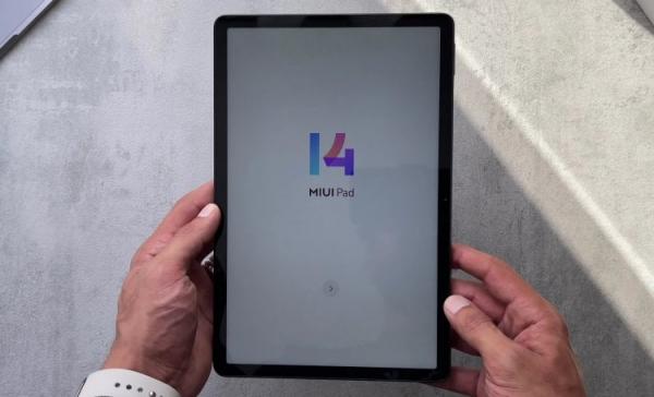 Недостатки MIUI Pad. Программное обеспечение планшетов Xiaomi тоже далеко от идеала. Фото: Typical Tech Lad. Фото.