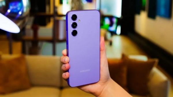 Характеристики Galaxy A54. За полную цену Galaxy A54 неинтересен, но мы знаем, как купить его дешевле. Источник: Cnet. Фото.