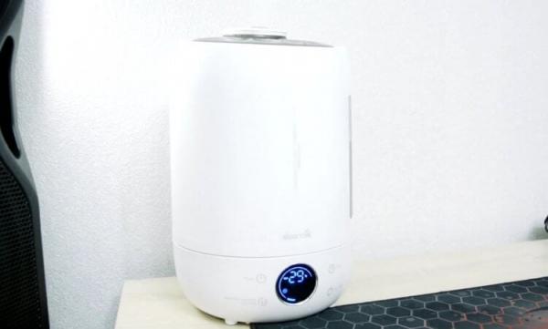 Deerma DEM-F630 — увлажнитель воздуха для квартиры. Доступная модель, умеющая самостоятельно поддерживать оптимальный уровень влажности. Фото: SvaLka. Фото.