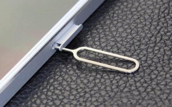Как достать SIM-карту. Используйте ключ для извлечения SIM-карты. Как достать SIM-карту. Используйте ключ для извлечения SIM-карты. Фото.