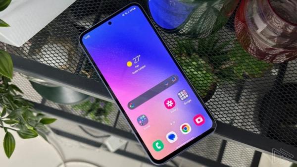 Сколько лет будет обновляться Galaxy A54. Galaxy A54 будет обновляться до 2027 года. Фото.