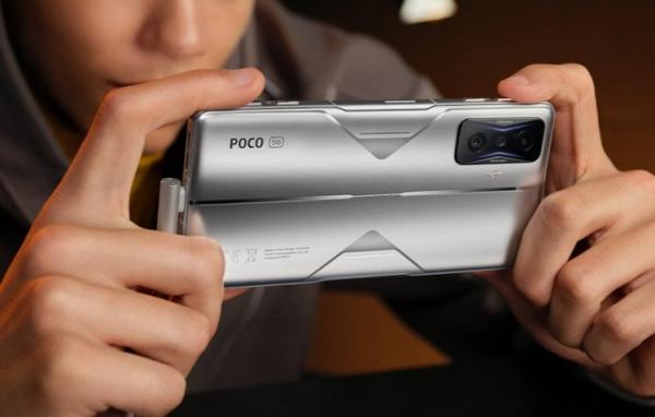 POCO F4 GT — дешевый игровой телефон. POCO F4 GT. POCO F4 GT — дешевый игровой телефон. POCO F4 GT. Фото.