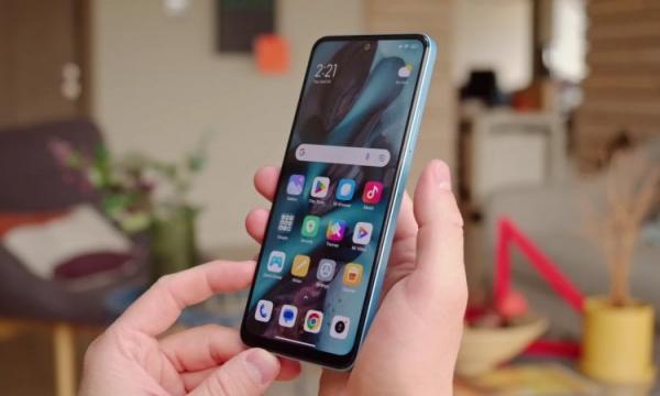 Недорогой смартфон Redmi Note 12. Смартфон с ярким и плавным экраном. Фото: GSMArena Official. Недорогой смартфон Redmi Note 12. Смартфон с ярким и плавным экраном. Фото: GSMArena Official. Фото.