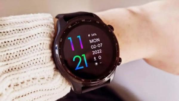 Умные часы вместо Apple Watch. TicWatch Pro 3 Ultra — усовершенствованная модель, отличающаяся набором функций. Фото.