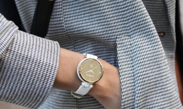 Garmin Lily — фитнес-трекер для женщин. Garmin Lily. Фото.