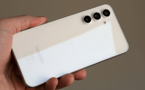 Samsung Galaxy A54 5G — смартфон с хорошим экраном. Samsung Galaxy A54 5G. Samsung Galaxy A54 5G — смартфон с хорошим экраном. Samsung Galaxy A54 5G. Фото.