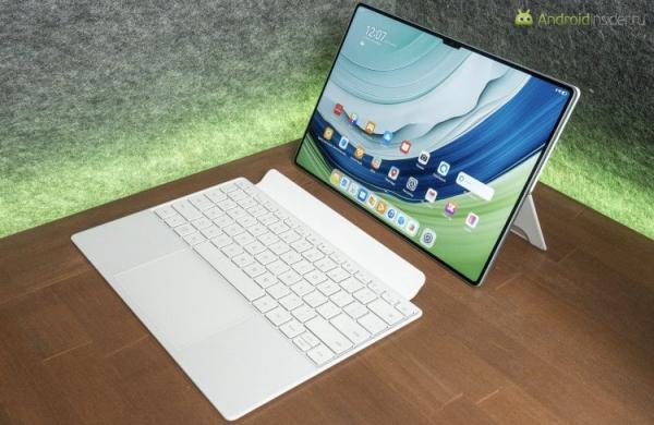 Стоит ли покупать HUAWEI MatePad Pro 13.2. Это не просто планшет, а трансформер. Можно даже вот так отсоединить клавиатуру, чтобы поставить его на любом расстоянии и было удобно пользоваться. Клавиатура продолжит работать. Фото.