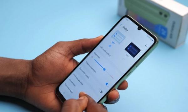 Характеристики Galaxy A05. У смартфона не самый яркий и четкий, но все-таки сносный дисплей. Фото: Eugoson Quorch. Фото.