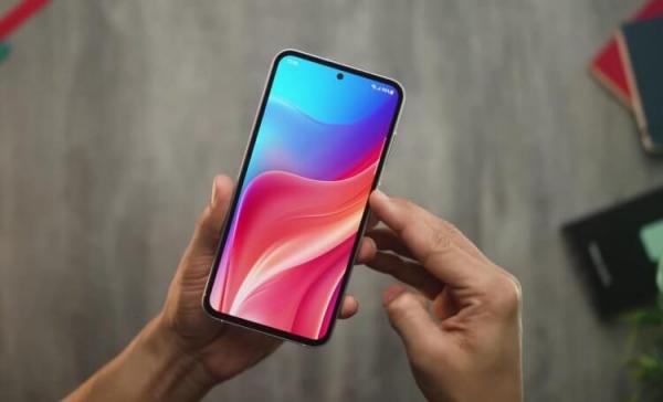 Флагман Samsung Galaxy S23 FE. Удивительно видеть такие рамки в смартфоне 2024 года. Фото.