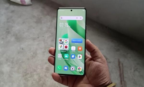 Сравнение смартфонов Infinix и TECNO. В среднеценовом сегменте Infinix делает упор на женскую аудиторию, а TECNO — на мужскую. Фото.