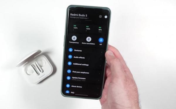 Недорогие наушники Redmi Buds 5. У наушников есть фирменное приложение Xiaomi Earbuds. Фото: Простые Технологии. Фото.