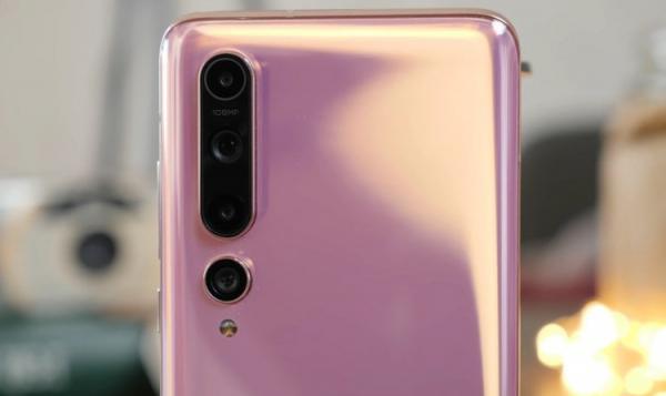 Флагманы Xiaomi Mi 10 и Xiaomi 11. Поставить 2-мегапиксельные затычки во флагман может только Xiaomi. Фото: Канал Лучкова. Фото.
