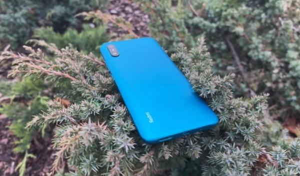 Redmi 9A — самый популярный смартфон. Почему его до сих пор покупают? Фото: Польза NET. Фото.