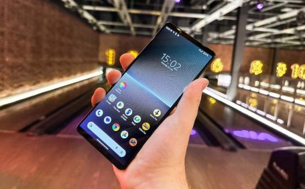 Медленные обновления смартфонов. Sony Xperia 1 V стоит очень дорого, но предлагает минимальное время обновлений. Фото.