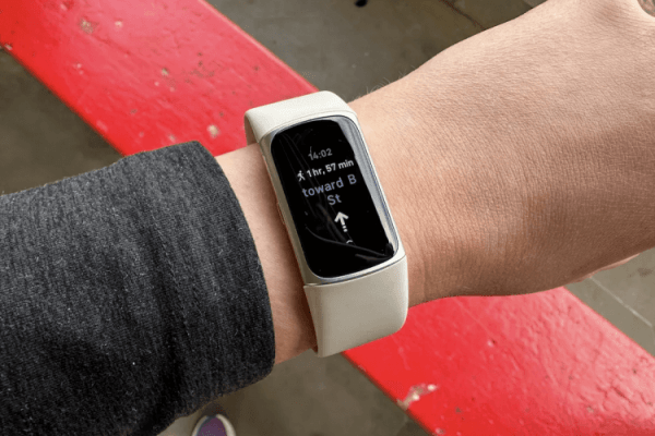 Fitbit Charge 6 — хороший Фитбит. Fitbit Charge 6. Фото.