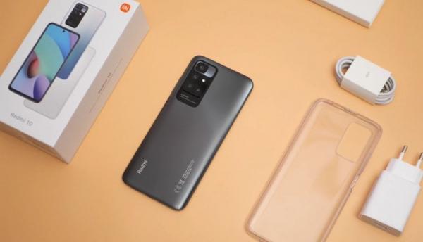 Redmi 10 2022 — смартфон со стереозвуком. Старый смартфон, который до сих пор в топе. Фото: Izzi Boye. Фото.