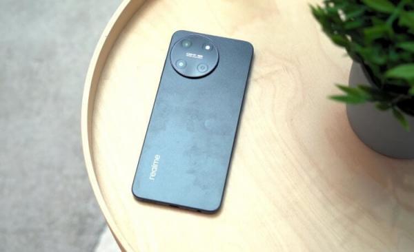 Недорогой смартфон realme 11. Один из самых дешевых смартфонов с настолько быстрой зарядкой. Фото: YugaTech. Недорогой смартфон realme 11. Один из самых дешевых смартфонов с настолько быстрой зарядкой. Фото: YugaTech. Фото.