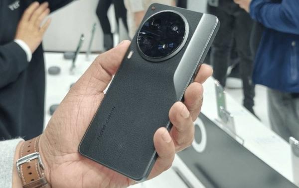 Доступные камерофоны TECNO Camon 30. Смартфоны TECNO Camon 30 созданы в тесном сотрудничестве с японской компанией Sony. Доступные камерофоны TECNO Camon 30. Смартфоны TECNO Camon 30 созданы в тесном сотрудничестве с японской компанией Sony. Фото.