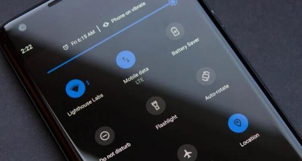 Достоинства темной темы на Андроид. На смартфонах с AMOLED от темной темы есть реальная польза. Фото.