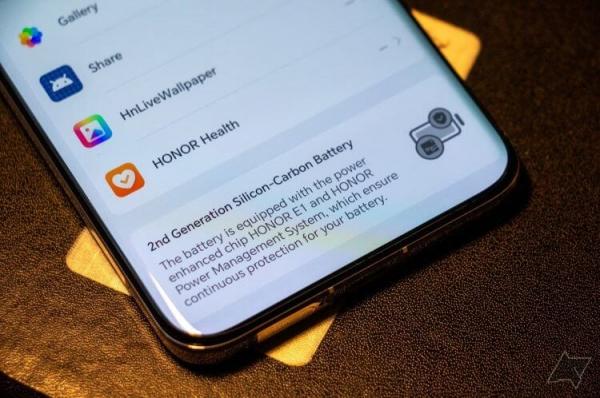 Что будет с аккумулятором смартфона на морозе. Honor Magic 6 Pro оснастили даже специальным чипом, который лучше контролирует температуру. Фото: AndroidPolice. Фото.