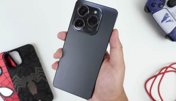 TECNO Spark 20 Pro — Андроид, похожий на Айфон. Реально похож, правда? Фото: JEYEPJI TV. Фото.