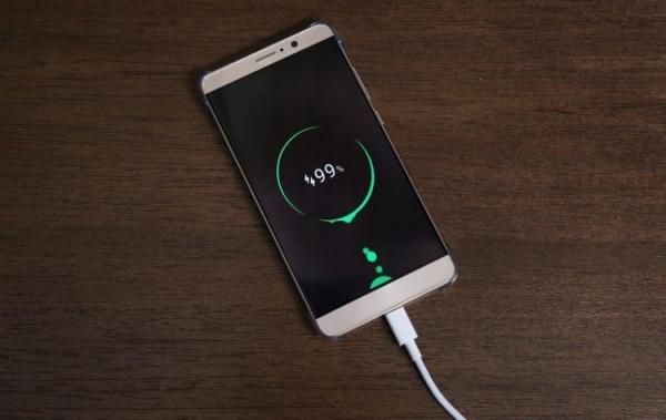 Зарядка смартфона от 0 до 100%. Не разряжайте смартфон «в ноль» и не заряжайте его до 100%. Зарядка смартфона от 0 до 100%. Не разряжайте смартфон «в ноль» и не заряжайте его до 100%. Фото.