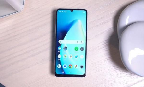 Характеристики realme Note 50. У смартфона здоровенный и яркий экран. Фото: YugaTech. Фото.