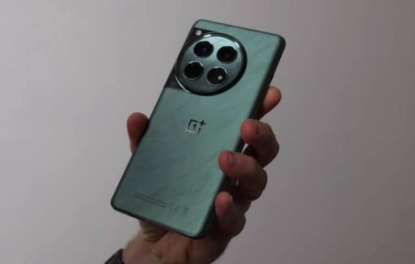 Новый флагман OnePlus 12. Один из самых желанных смартфонов 2024 года. Фото: Tech Spurt. Фото.