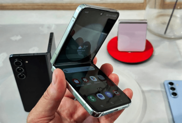 Samsung Galaxy Z Flip 5 — самые дешевый складной Самсунг. Samsung Galaxy Z Flip 5. Изображение: world-devices. Samsung Galaxy Z Flip 5 — самые дешевый складной Самсунг. Samsung Galaxy Z Flip 5. Изображение: world-devices. Фото.
